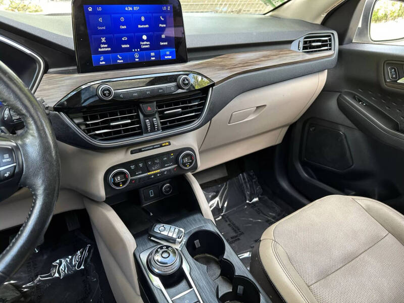 2020 Ford Escape Titanium