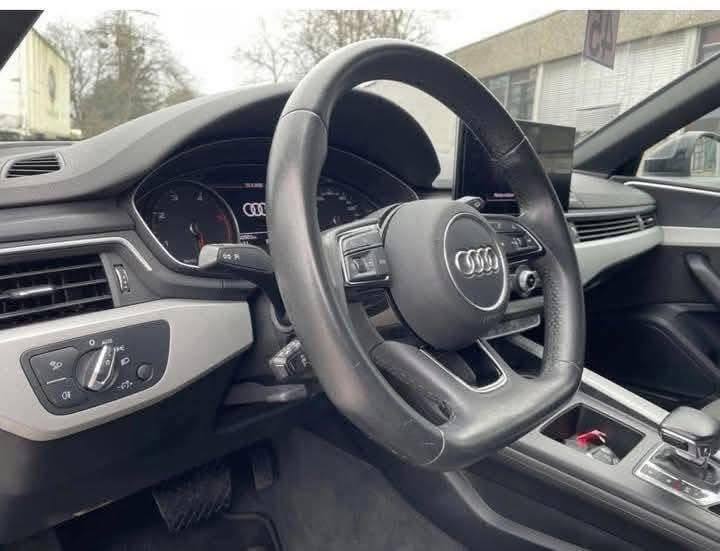 Audi A4 Avant 30 TDI S-line / 136 hp /