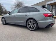 Audi A4 Avant 30 TDI S-line / 136 hp /