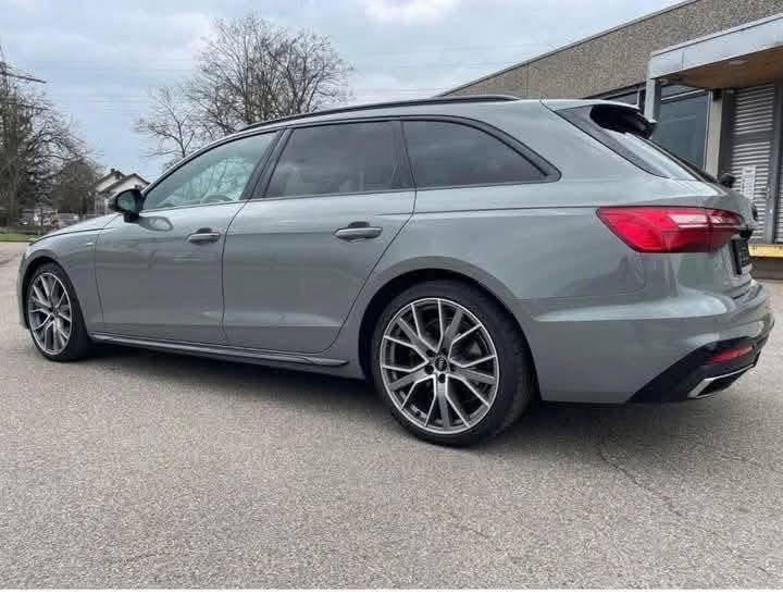 Audi A4 Avant 30 TDI S-line / 136 hp /