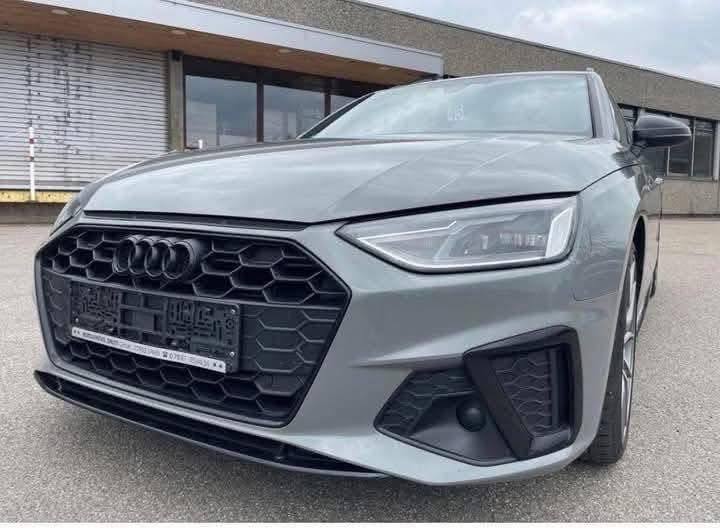 Audi A4 Avant 30 TDI S-line / 136 hp /