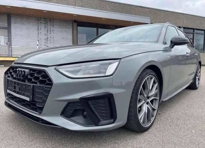 Audi A4 Avant 30 TDI S-line / 136 hp /