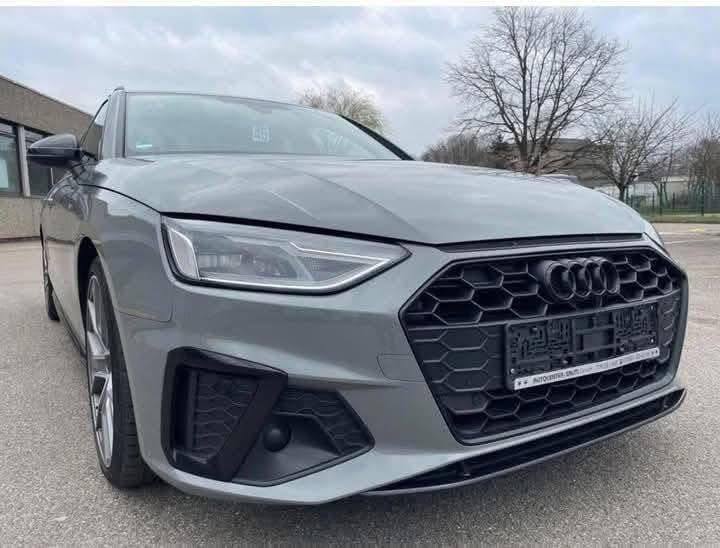 Audi A4 Avant 30 TDI S-line / 136 hp /