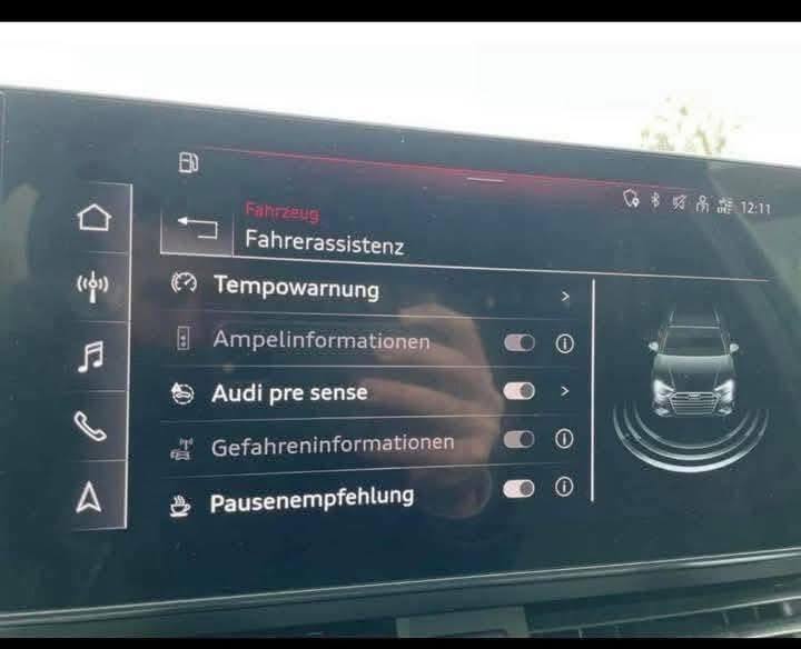 Audi A4 Avant 30 TDI S-line / 136 hp /